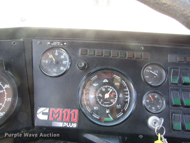 image for item DB4966 1998 Van Hool T940 coach bus