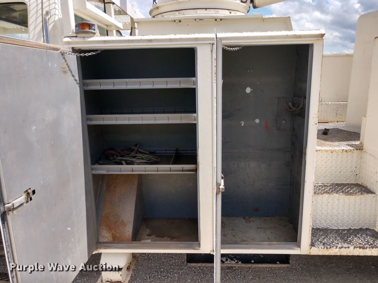 image for item DD7093 1989 Ford F700 bucket truck