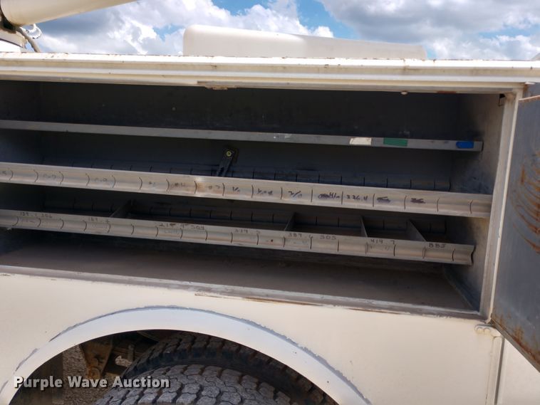 image for item DD7093 1989 Ford F700 bucket truck