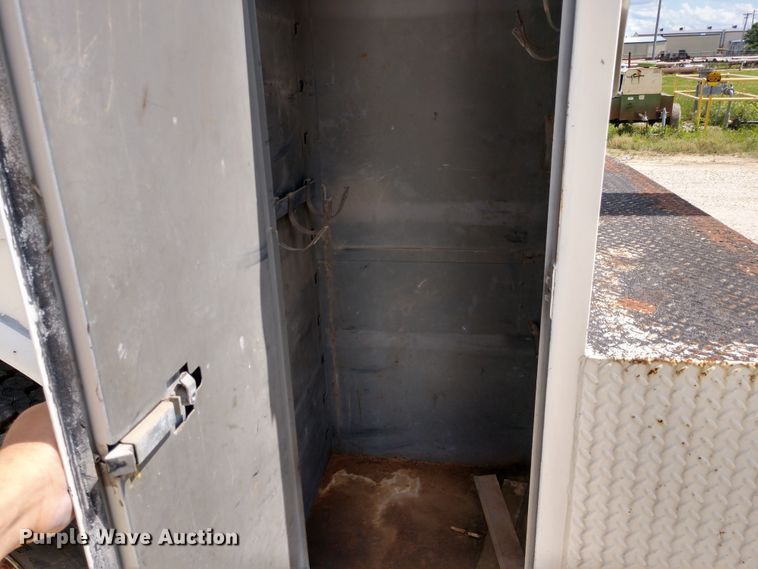 image for item DD7093 1989 Ford F700 bucket truck