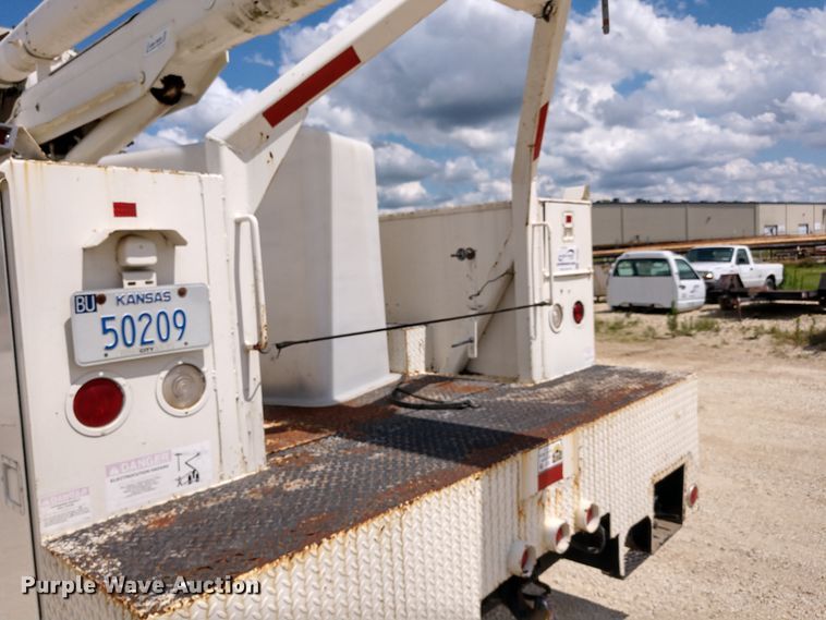 image for item DD7093 1989 Ford F700 bucket truck