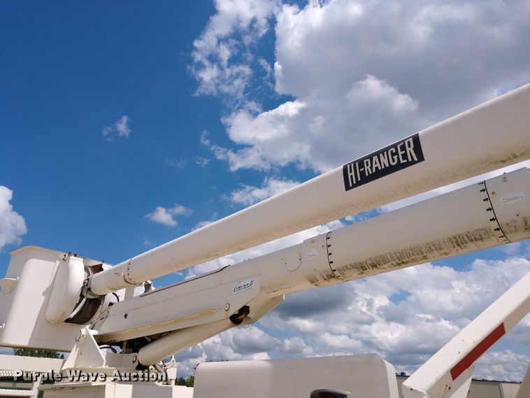 image for item DD7093 1989 Ford F700 bucket truck