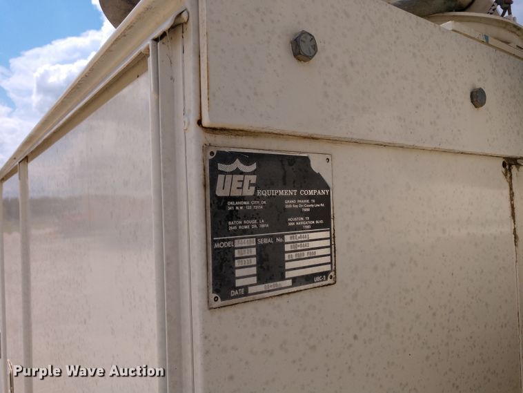 image for item DD7093 1989 Ford F700 bucket truck