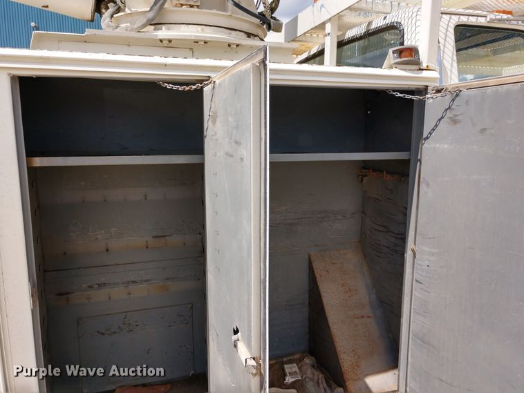 image for item DD7093 1989 Ford F700 bucket truck