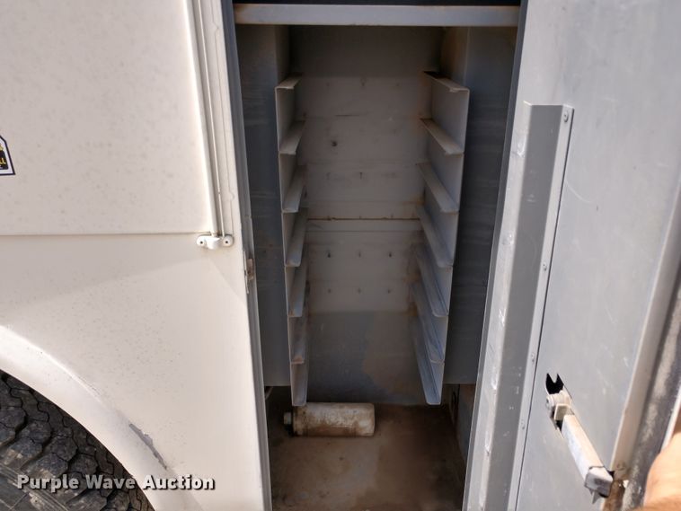 image for item DD7093 1989 Ford F700 bucket truck