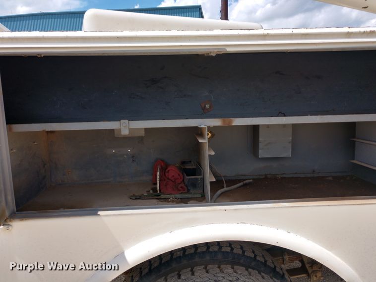 image for item DD7093 1989 Ford F700 bucket truck