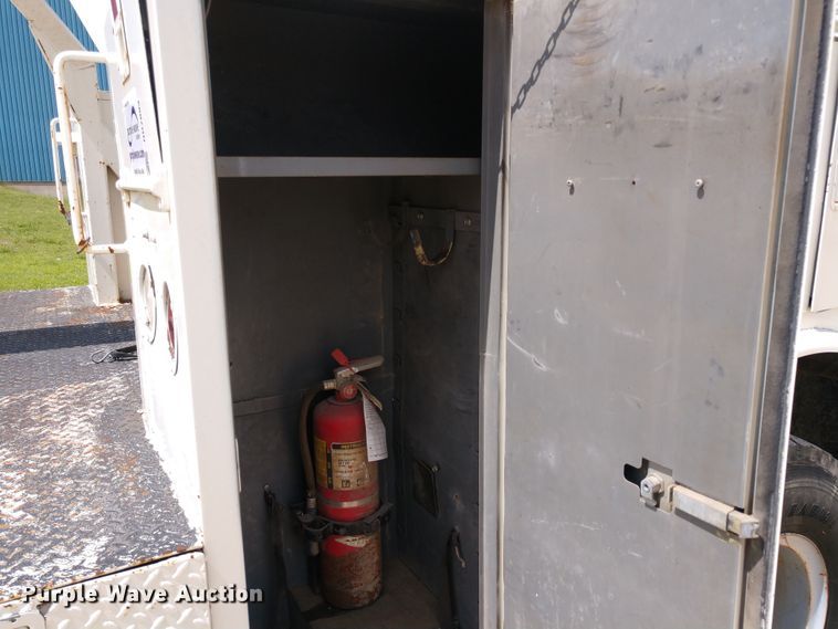 image for item DD7093 1989 Ford F700 bucket truck