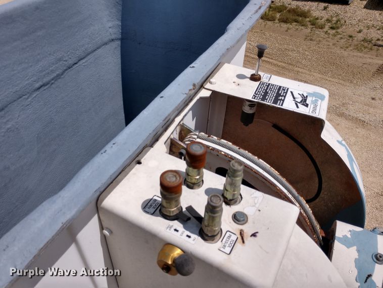 image for item DD7093 1989 Ford F700 bucket truck