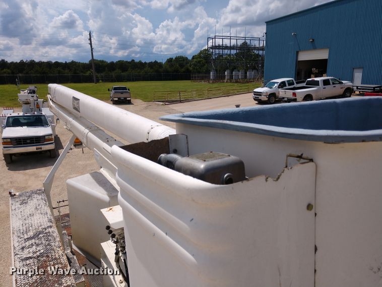 image for item DD7093 1989 Ford F700 bucket truck