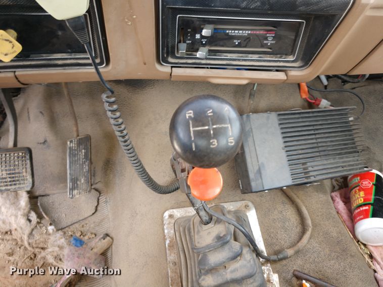 image for item DD7093 1989 Ford F700 bucket truck