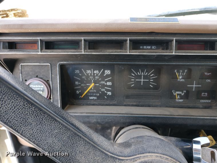 image for item DD7093 1989 Ford F700 bucket truck