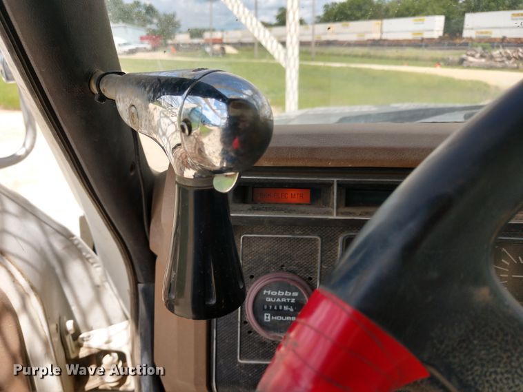 image for item DD7093 1989 Ford F700 bucket truck