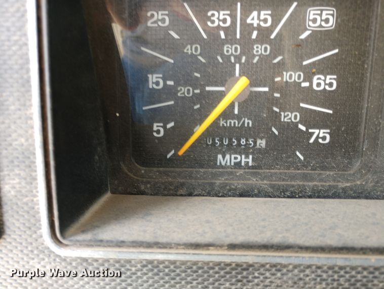 image for item DD7093 1989 Ford F700 bucket truck