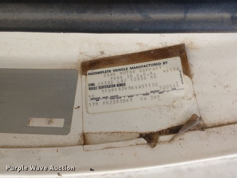 image for item DD7093 1989 Ford F700 bucket truck