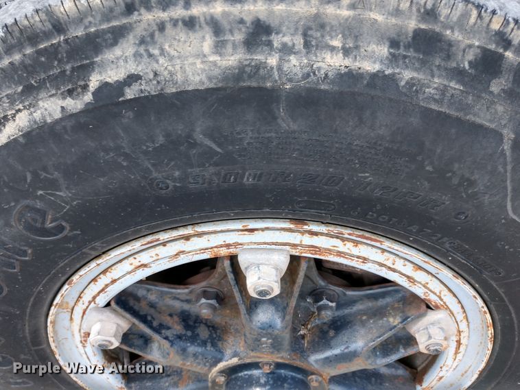 image for item DD7093 1989 Ford F700 bucket truck