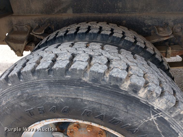 image for item DD7093 1989 Ford F700 bucket truck