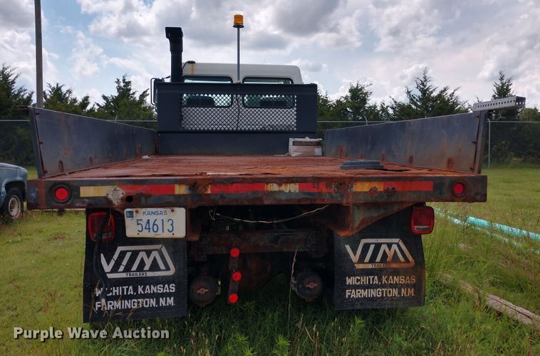 image for item DD7096 2000 Freightliner FC70 flatbed truck