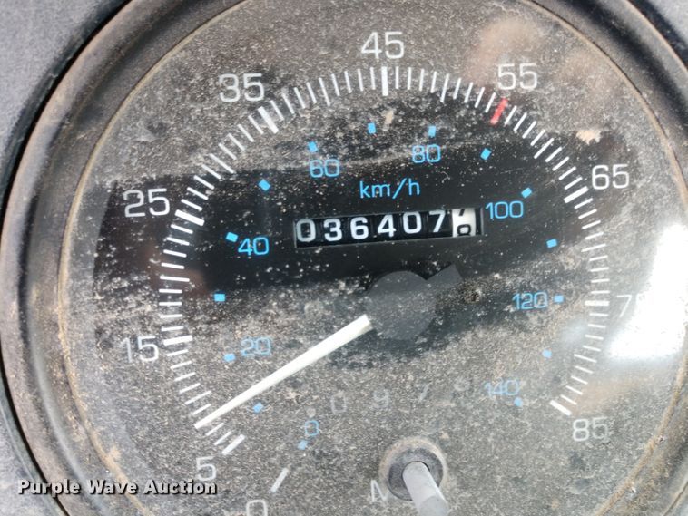 image for item DD7096 2000 Freightliner FC70 flatbed truck