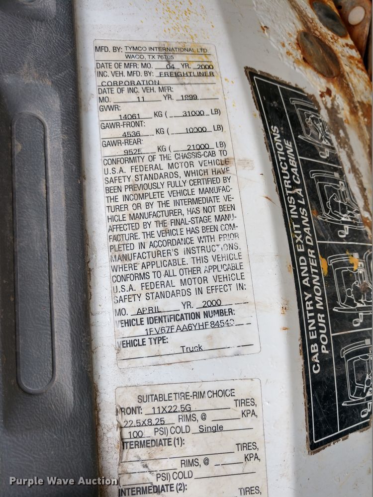 image for item DD7096 2000 Freightliner FC70 flatbed truck