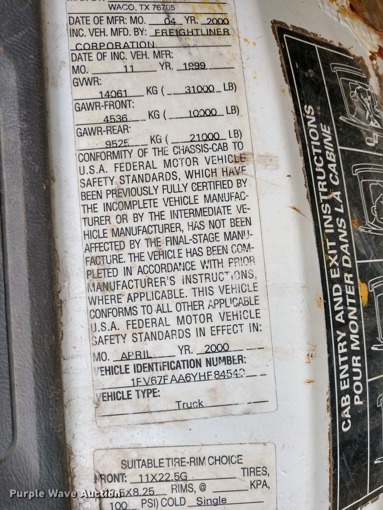 image for item DD7096 2000 Freightliner FC70 flatbed truck