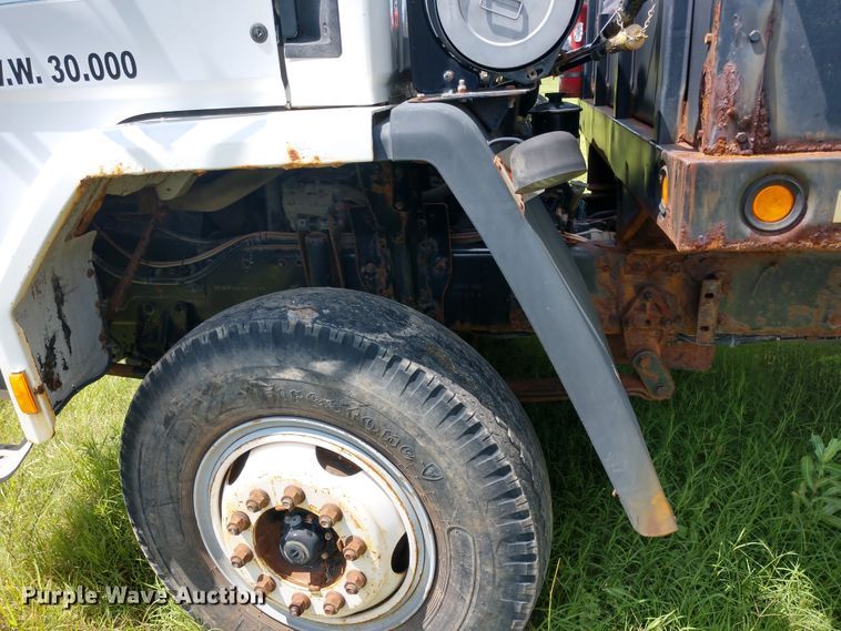 image for item DD7096 2000 Freightliner FC70 flatbed truck