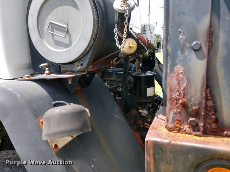 image for item DD7096 2000 Freightliner FC70 flatbed truck