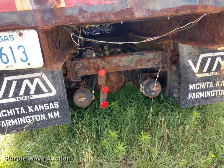 image for item DD7096 2000 Freightliner FC70 flatbed truck