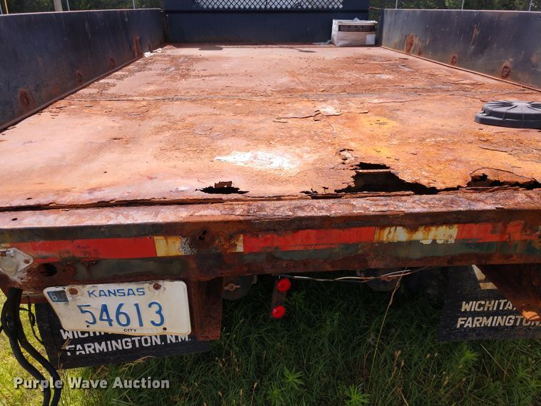 image for item DD7096 2000 Freightliner FC70 flatbed truck