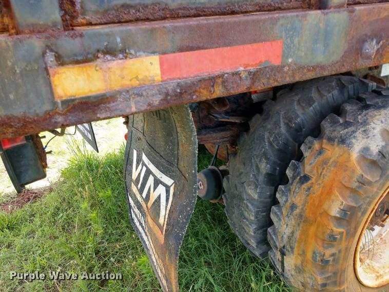 image for item DD7096 2000 Freightliner FC70 flatbed truck