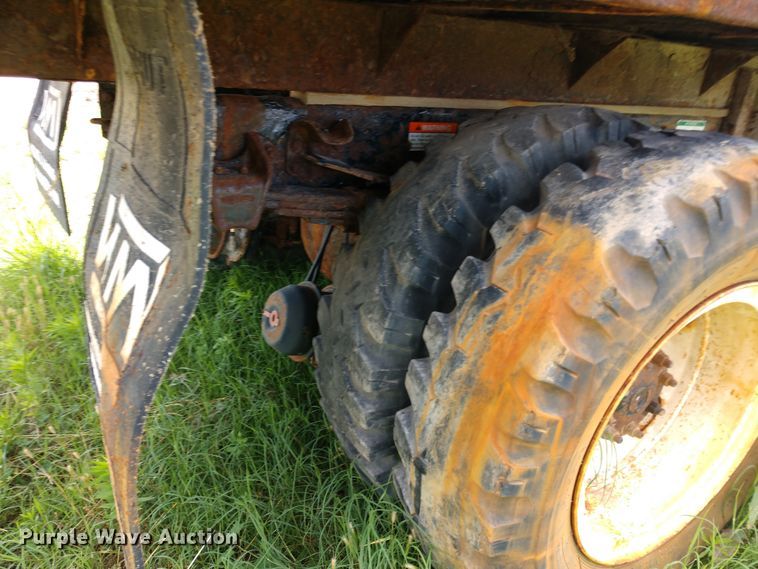 image for item DD7096 2000 Freightliner FC70 flatbed truck