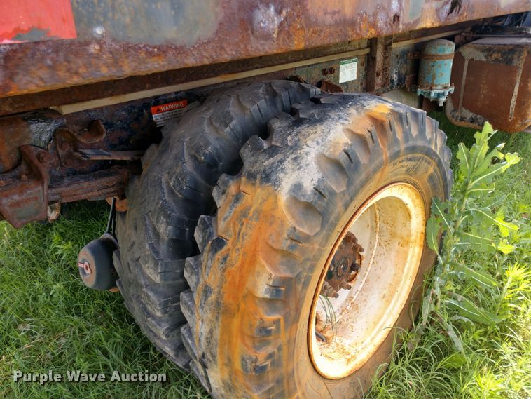 image for item DD7096 2000 Freightliner FC70 flatbed truck