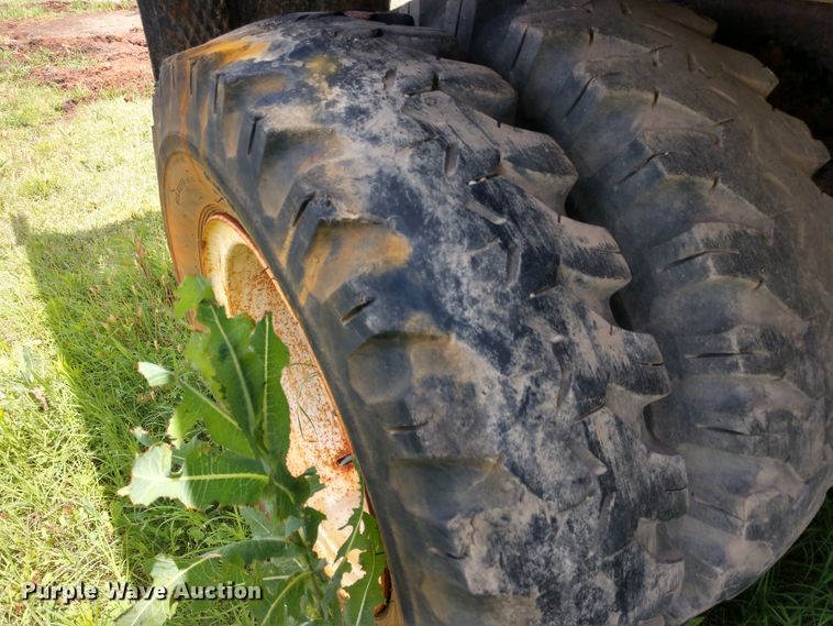 image for item DD7096 2000 Freightliner FC70 flatbed truck