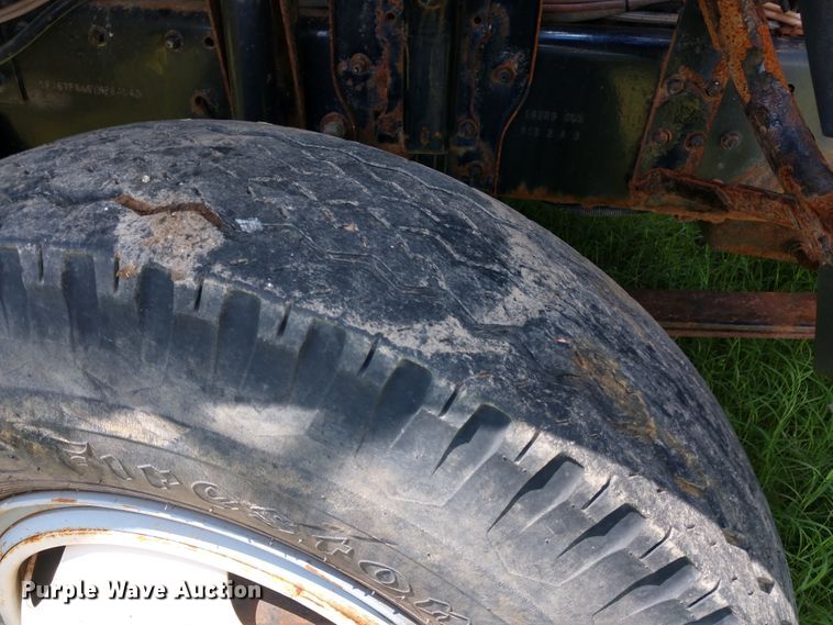 image for item DD7096 2000 Freightliner FC70 flatbed truck