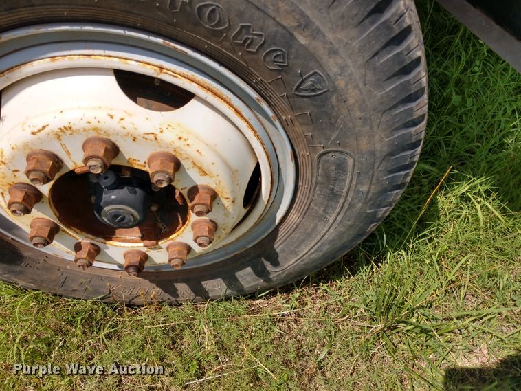 image for item DD7096 2000 Freightliner FC70 flatbed truck