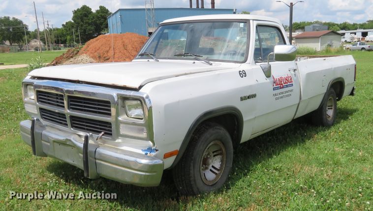 image for item DD7098 1991 Dodge D150 pickup truck