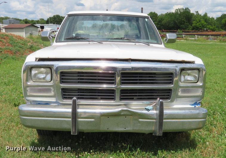 image for item DD7098 1991 Dodge D150 pickup truck