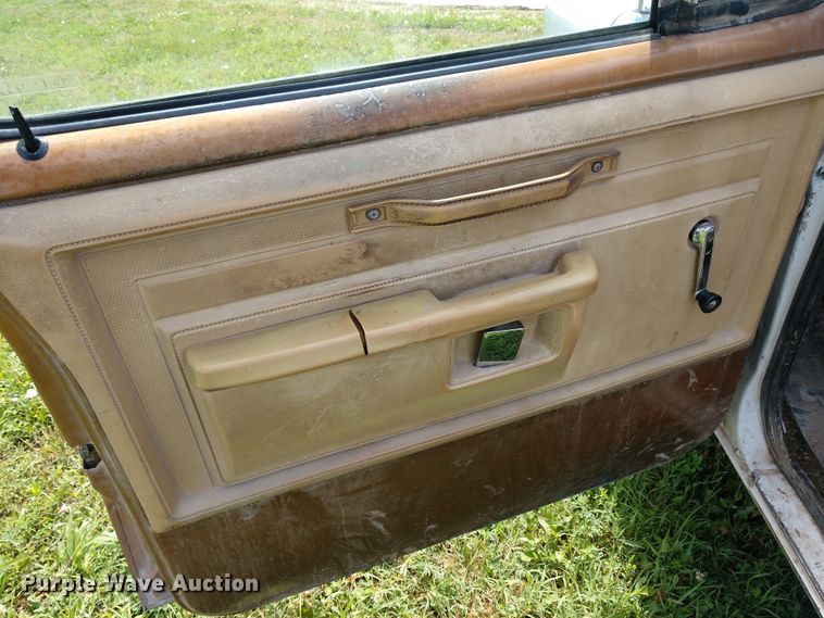 image for item DD7098 1991 Dodge D150 pickup truck