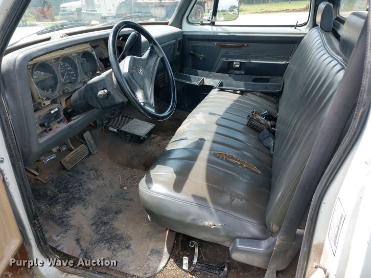 image for item DD7098 1991 Dodge D150 pickup truck