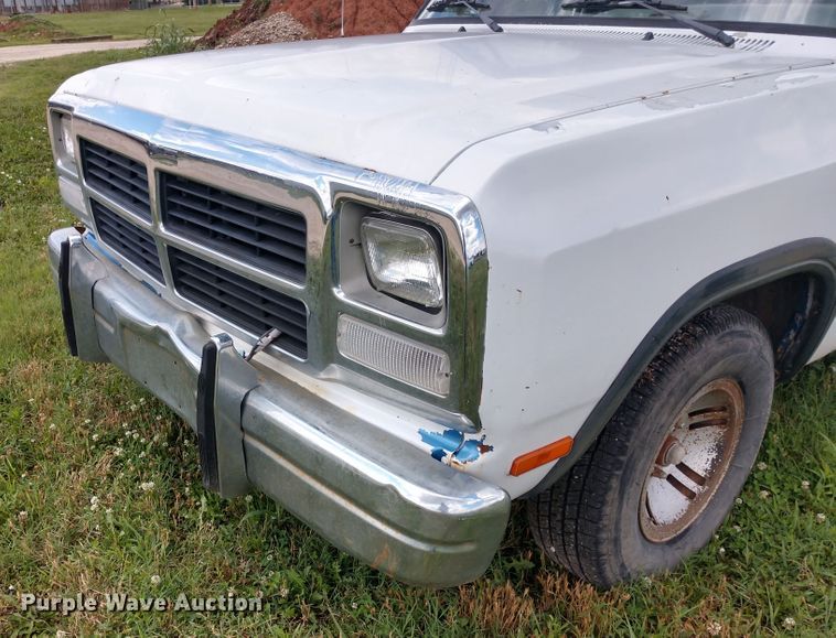 image for item DD7098 1991 Dodge D150 pickup truck
