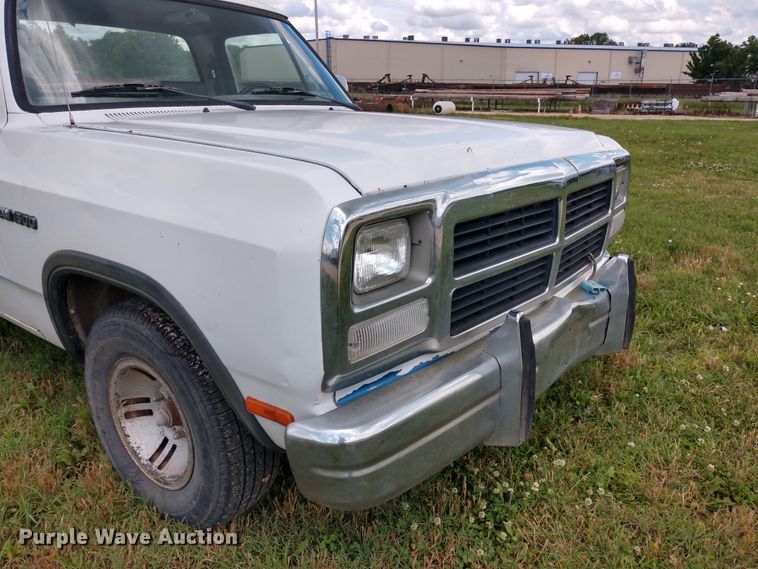 image for item DD7098 1991 Dodge D150 pickup truck