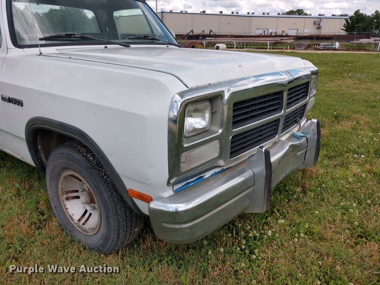 image for item DD7098 1991 Dodge D150 pickup truck