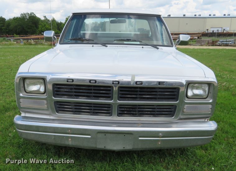 image for item DD7099 1992 Dodge D150 pickup truck