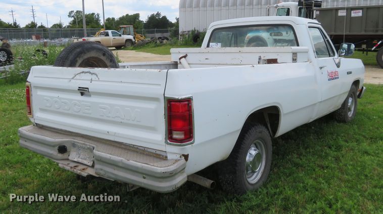 image for item DD7099 1992 Dodge D150 pickup truck