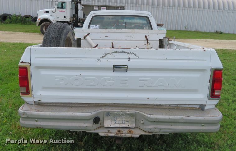 image for item DD7099 1992 Dodge D150 pickup truck