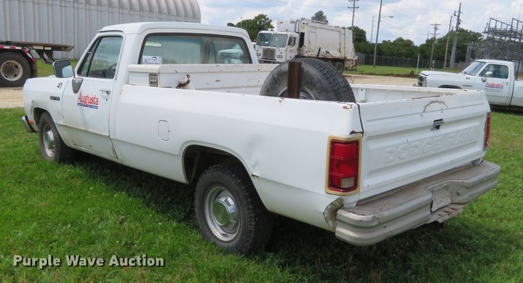 image for item DD7099 1992 Dodge D150 pickup truck