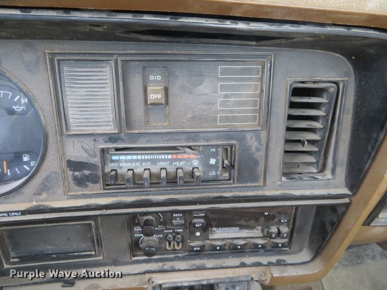 image for item DD7099 1992 Dodge D150 pickup truck