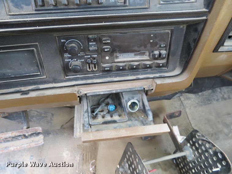 image for item DD7099 1992 Dodge D150 pickup truck