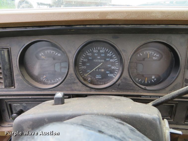 image for item DD7099 1992 Dodge D150 pickup truck