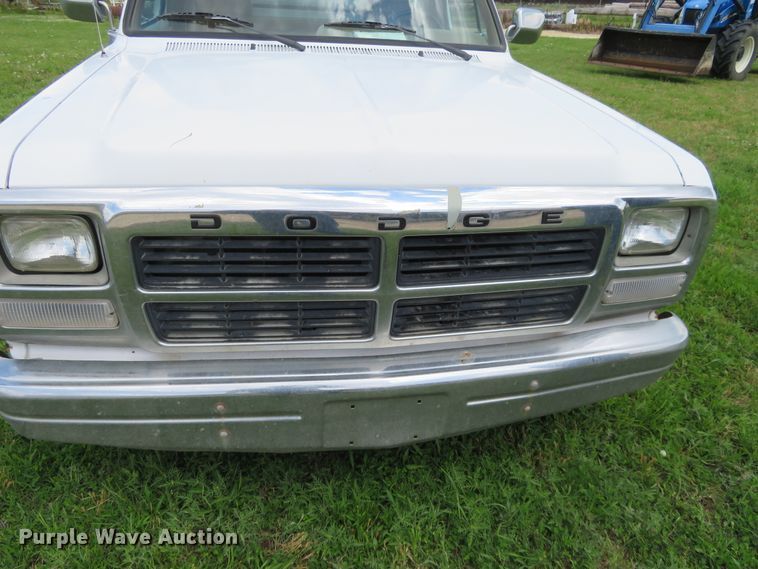 image for item DD7099 1992 Dodge D150 pickup truck