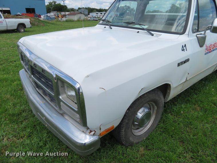image for item DD7099 1992 Dodge D150 pickup truck